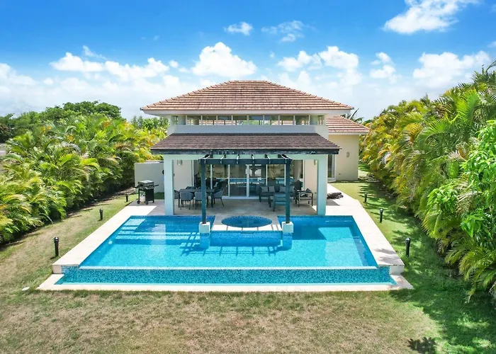 Stunning 3-Bedroom Villa With Pool, Jacuzzi And Maid Near Bavaro Beach